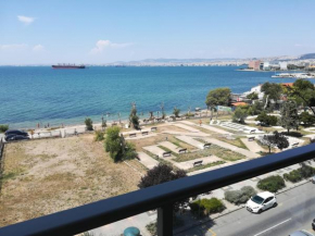 the cruiseflat free parking & in front of the beach